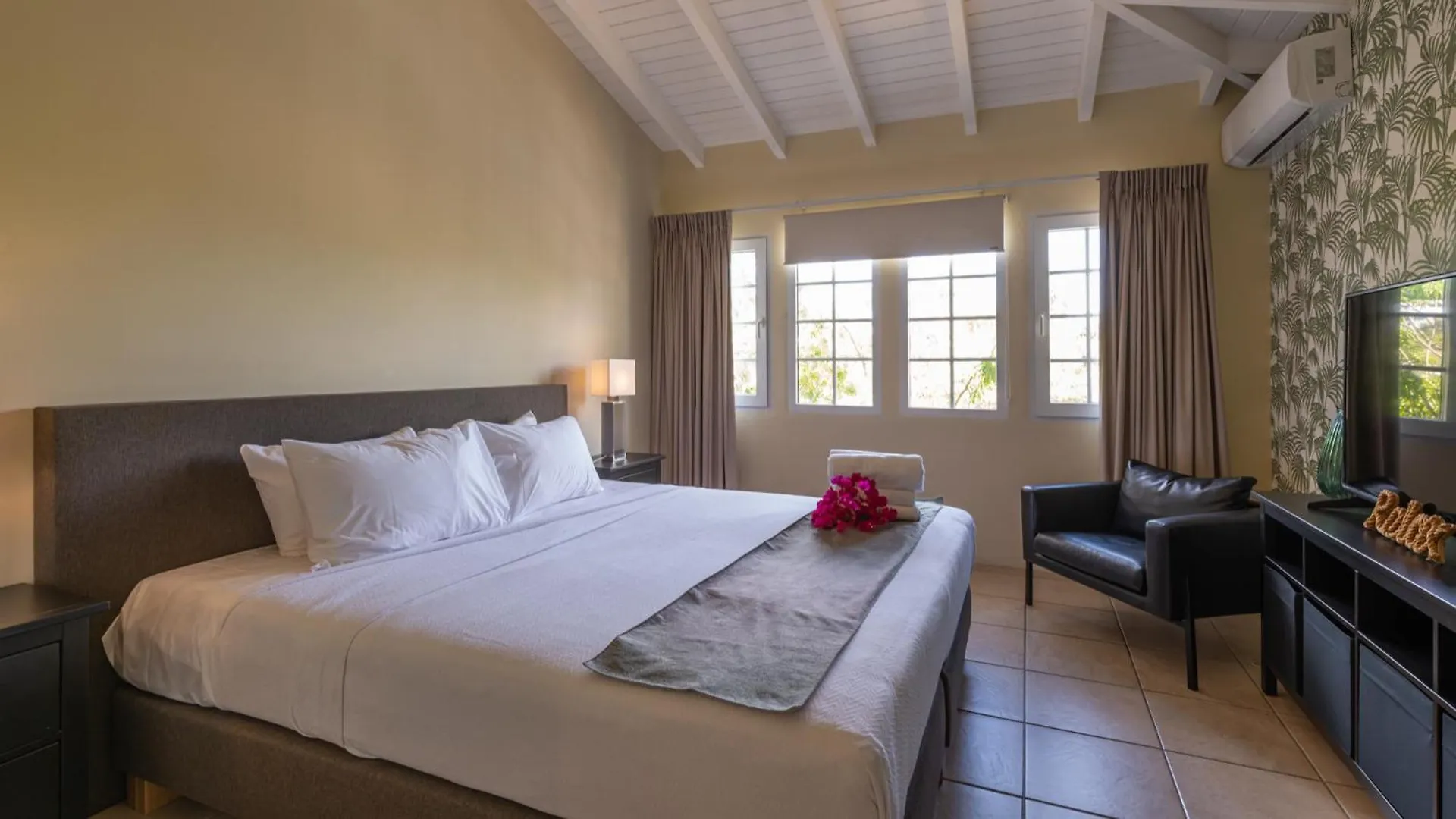 Tropical Treasure - Penthouse At The Spanish Water Willemstad