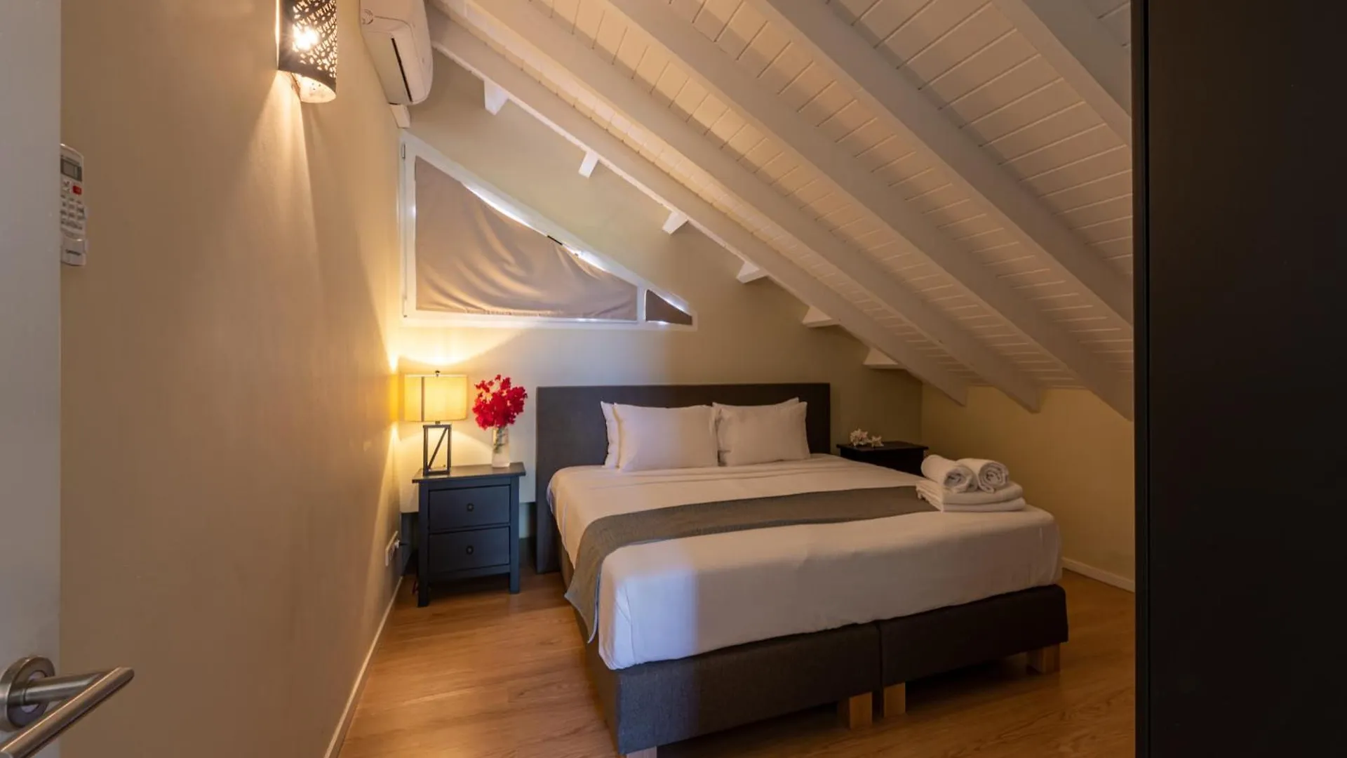 Tropical Treasure - Penthouse At The Spanish Water Willemstad